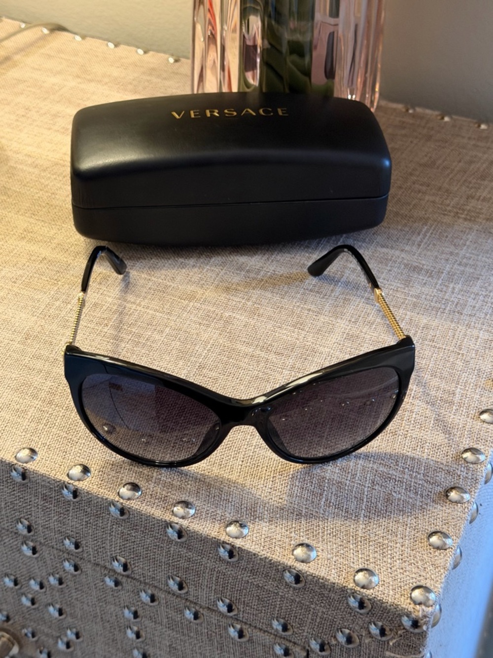 Versace EUC Black Cat-Eye Sunglasses w Gold la Greca Accents Case + Care Card